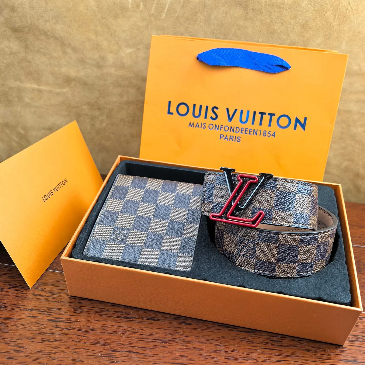 Louis Vuitton Conjunto de cinturón 35235 · CKS