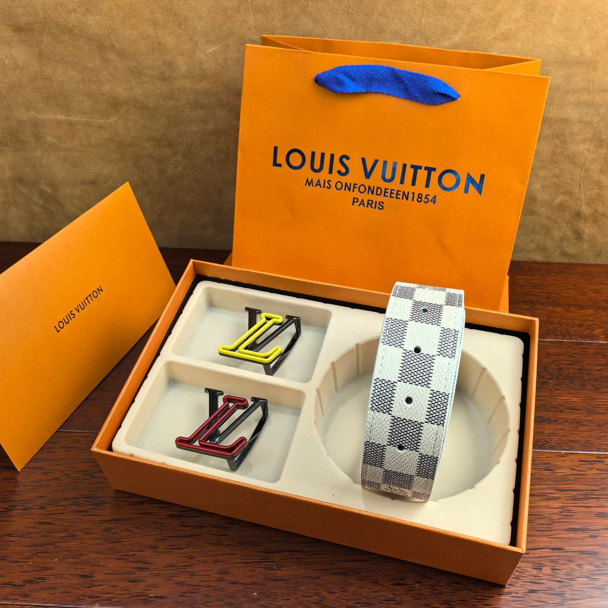 Louis Vuitton Conjunto de cinturón 34629 · CKS