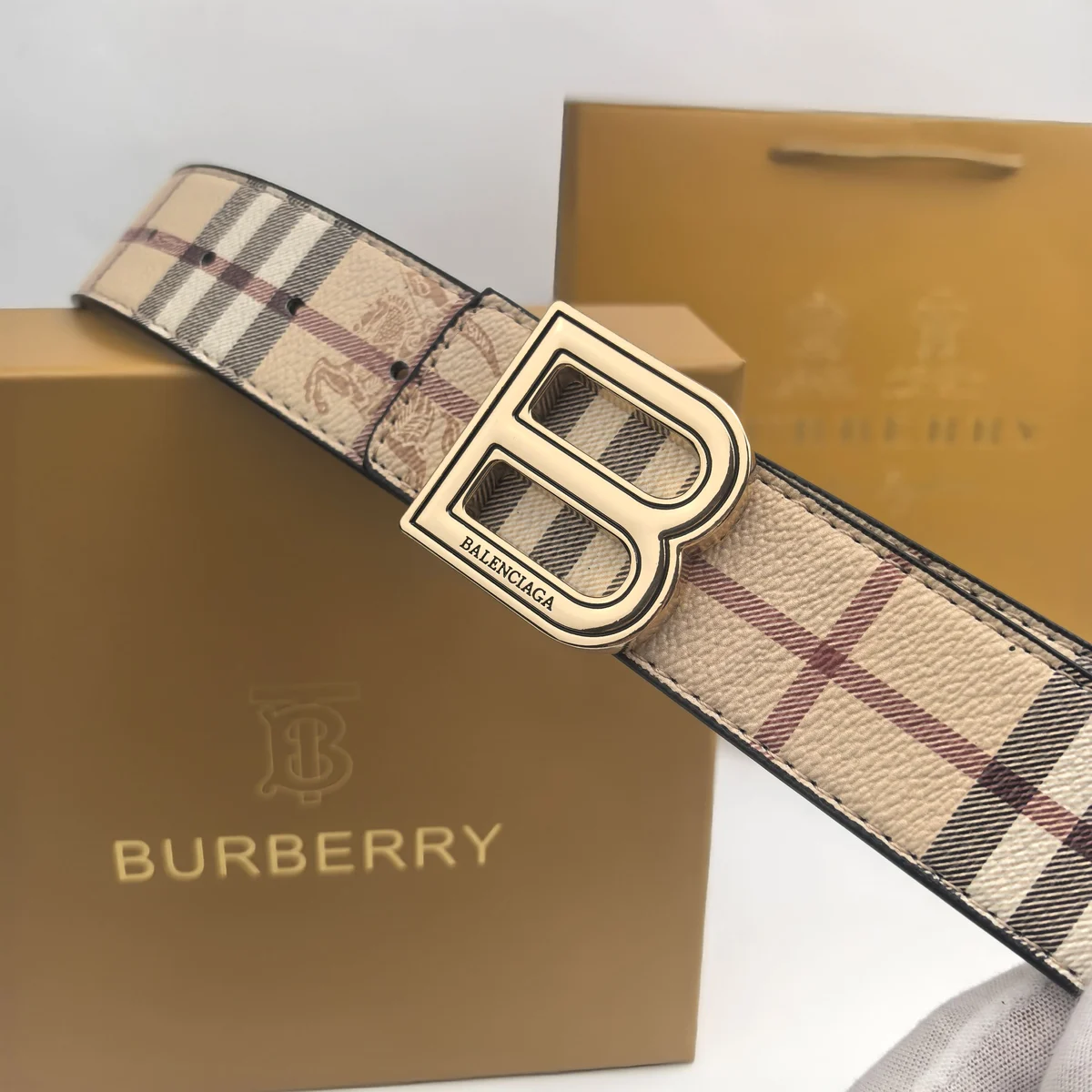 Burberry Conjunto de cinturón 36323 · CKS