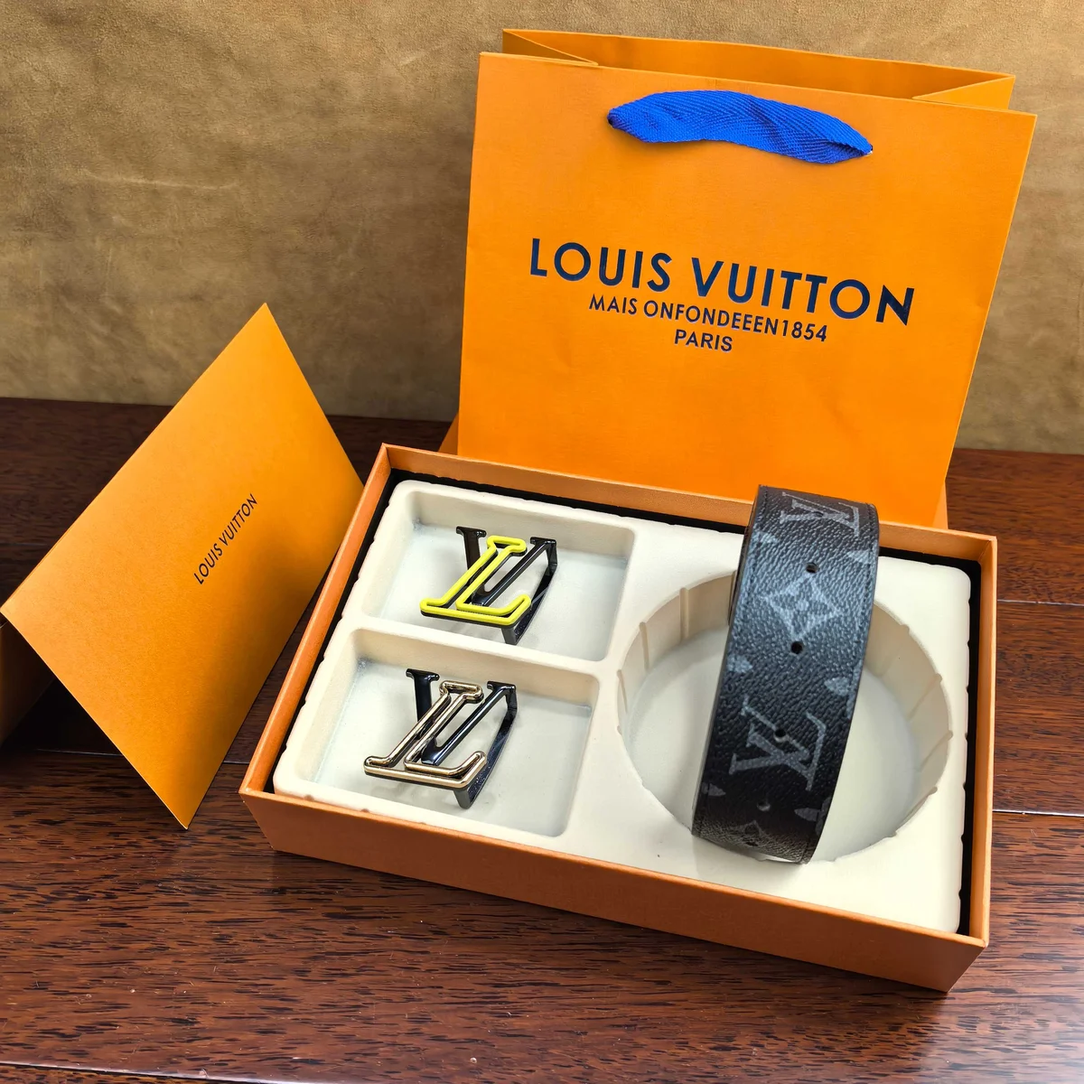 Louis Vuitton Conjunto de cinturón 34929 · CKS