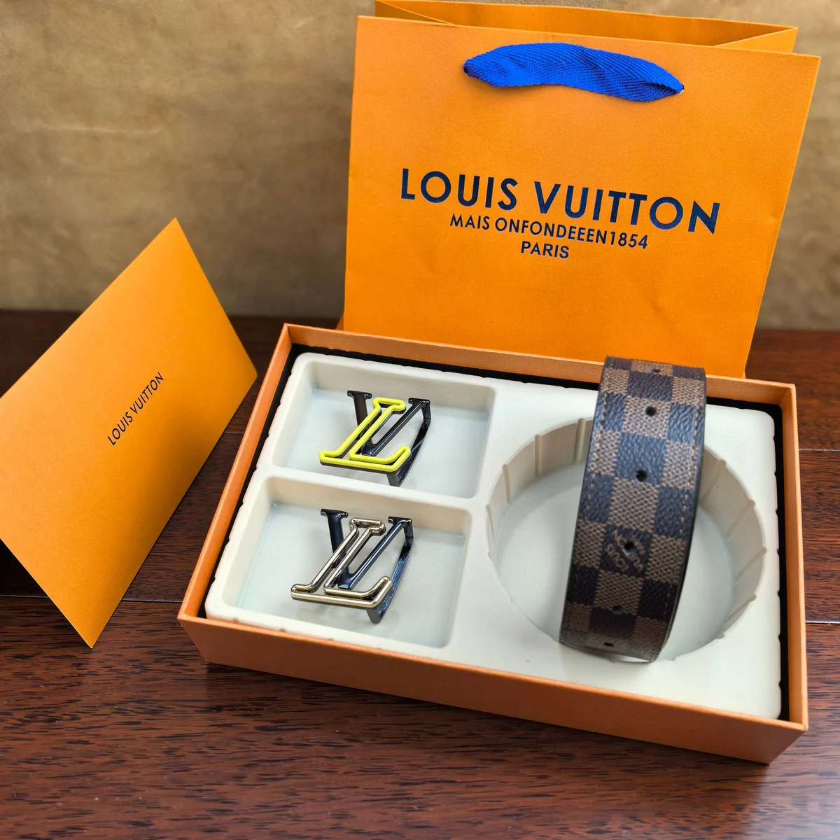 Louis Vuitton Conjunto de cinturón 34729 · CKS