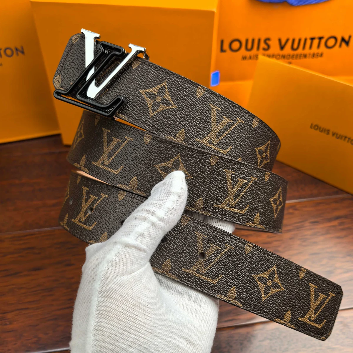 Louis Vuitton Cinturón 34415 · CKS
