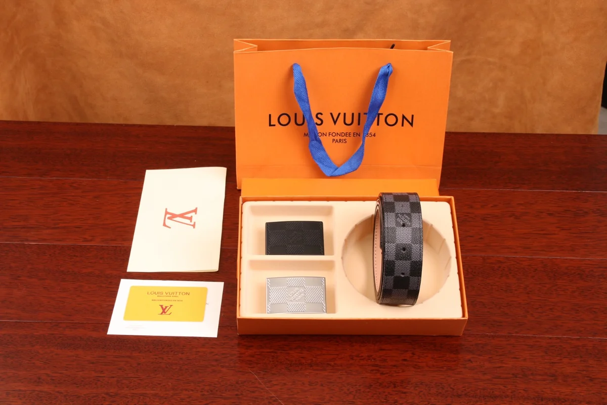 Louis Vuitton Conjunto de cinturón B6758EB3 · CKS