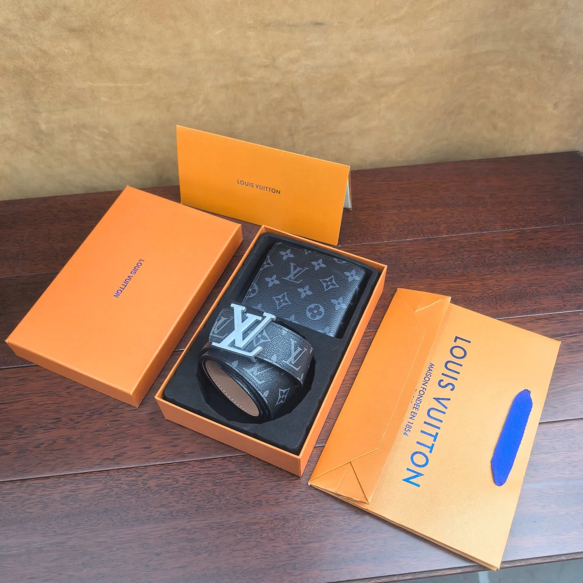 Louis Vuitton Belt gift set 35635 · CKS
