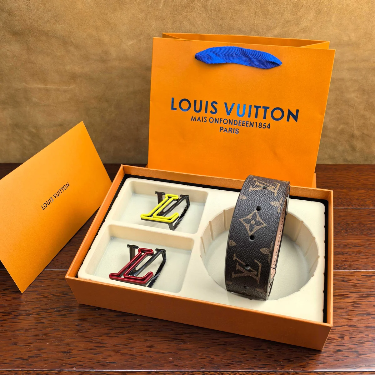 Louis Vuitton Belt gift set 34529 · CKS