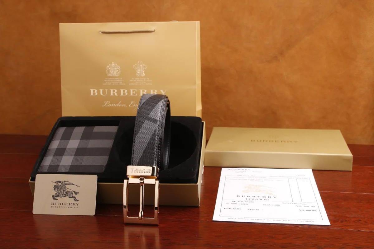 Burberry Belt gift set 8335 · CKS