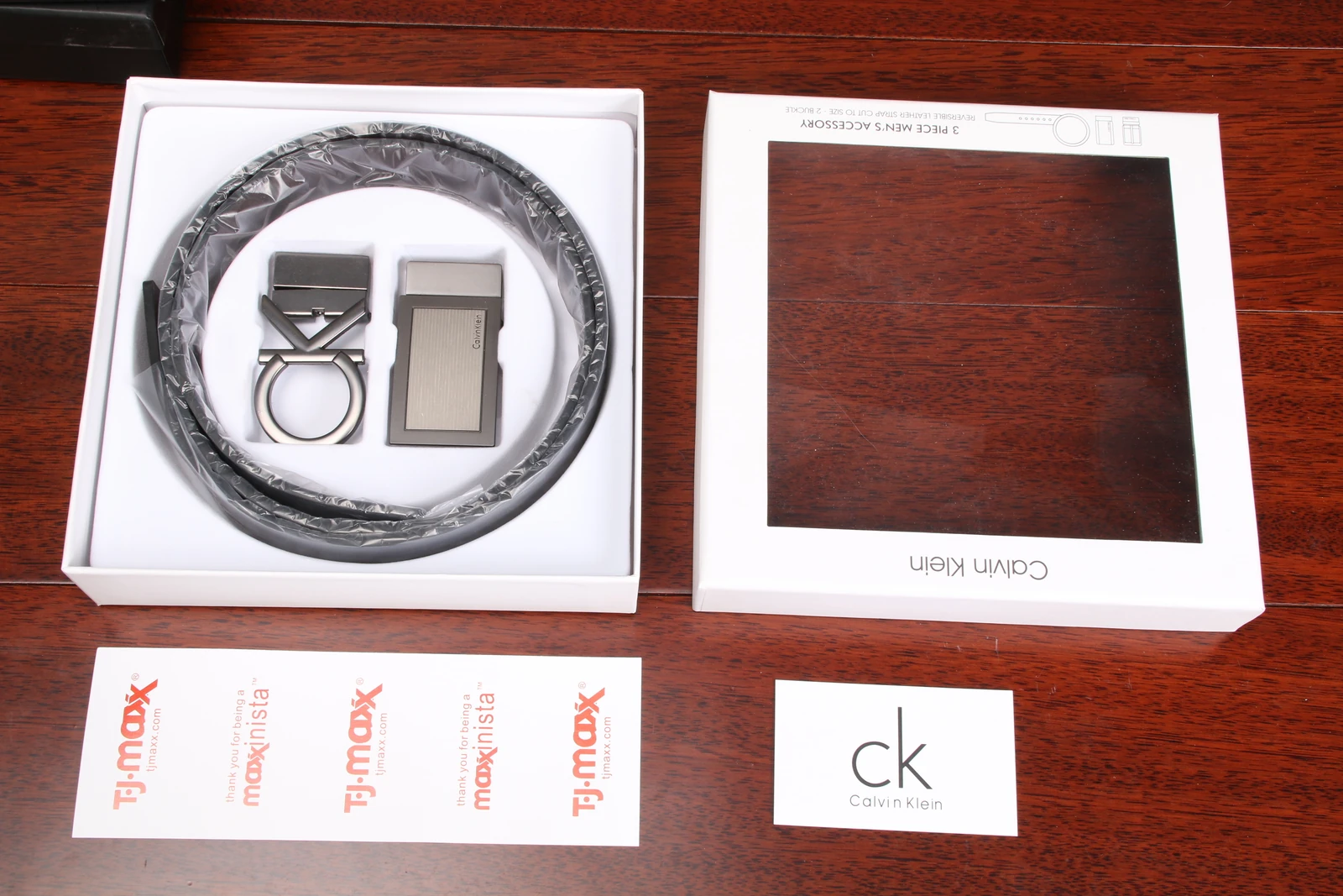 Cinturón Calvin Klein con hebillas CK y placa acanalada · CKS