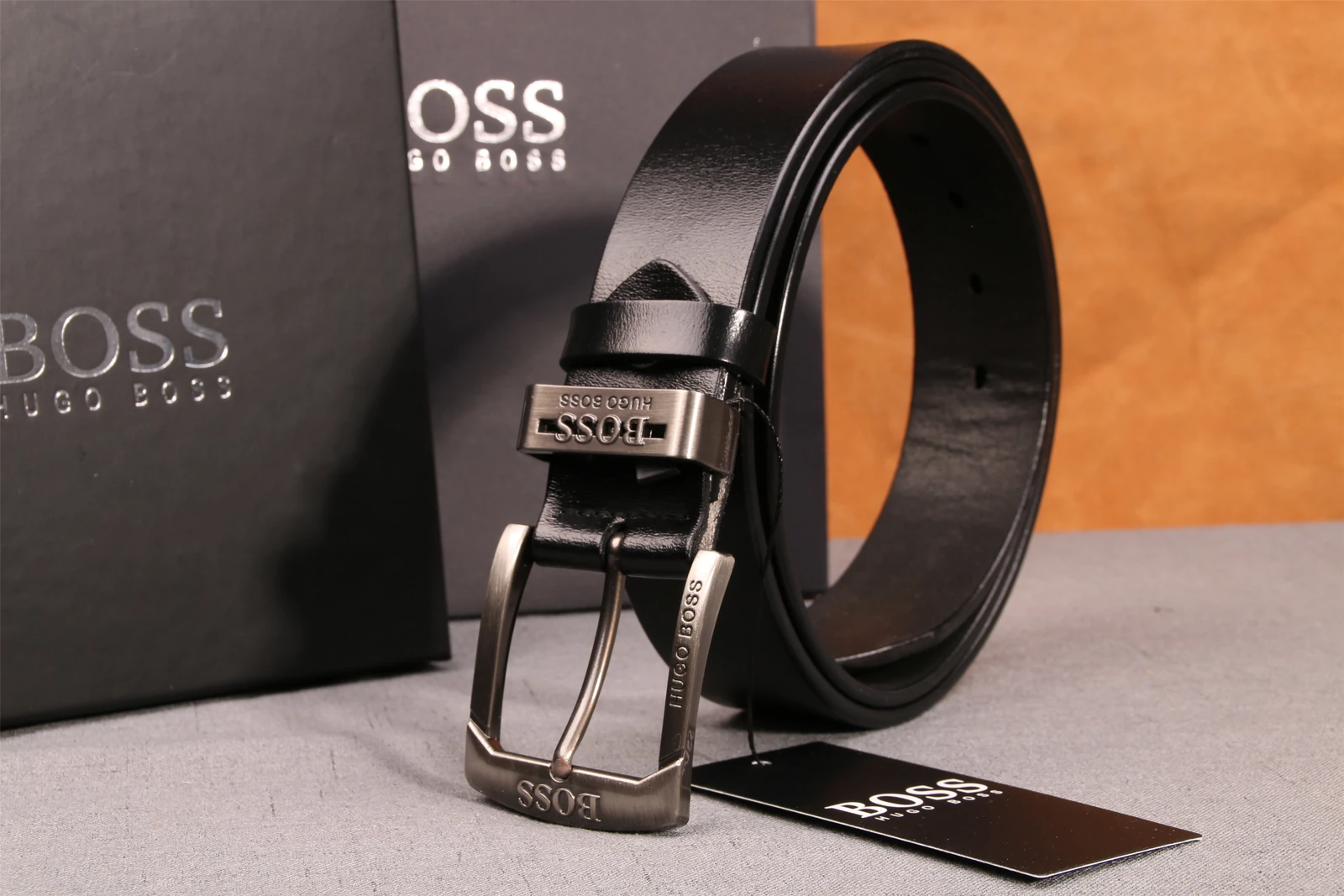 Cinturón Hugo Boss con hebilla grabada de pasador · CKS