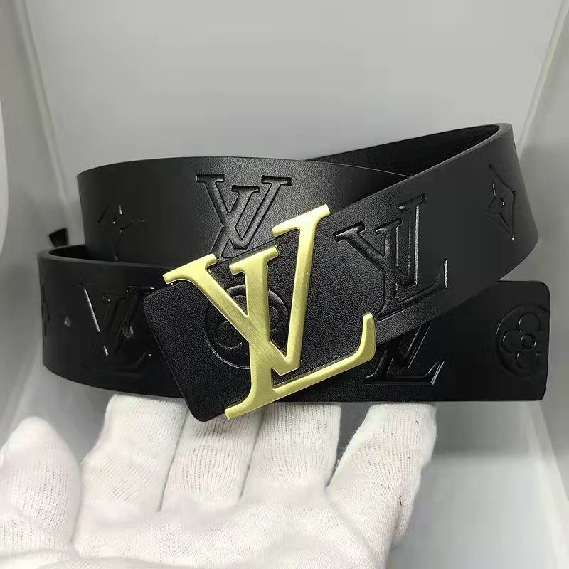 Cinturón Louis Vuitton con monograma grabado · CKS