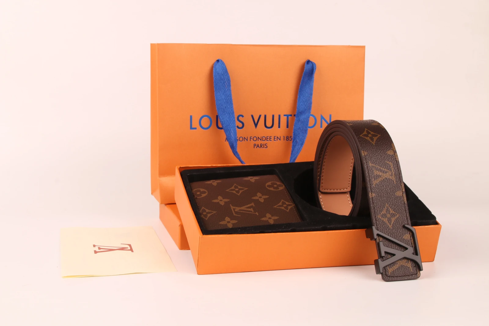 Conjunto de cinturón y cartera Louis Vuitton con hebilla LV lisa · CKS