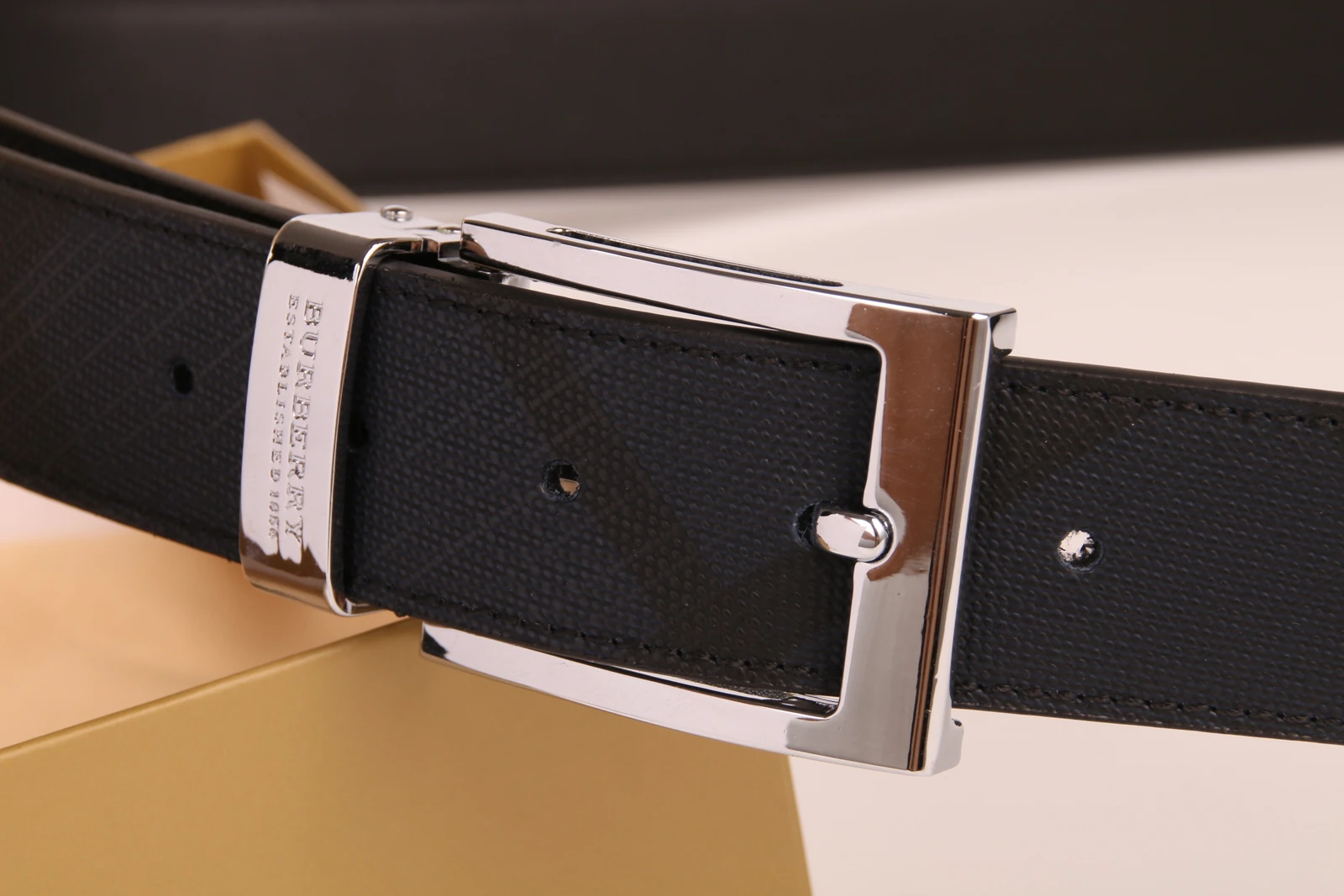 Burberry squared-frame pin-buckle belt · CKS