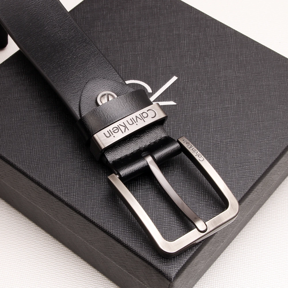 Cinturón Calvin Klein con hebilla grabada de pasador · CKS