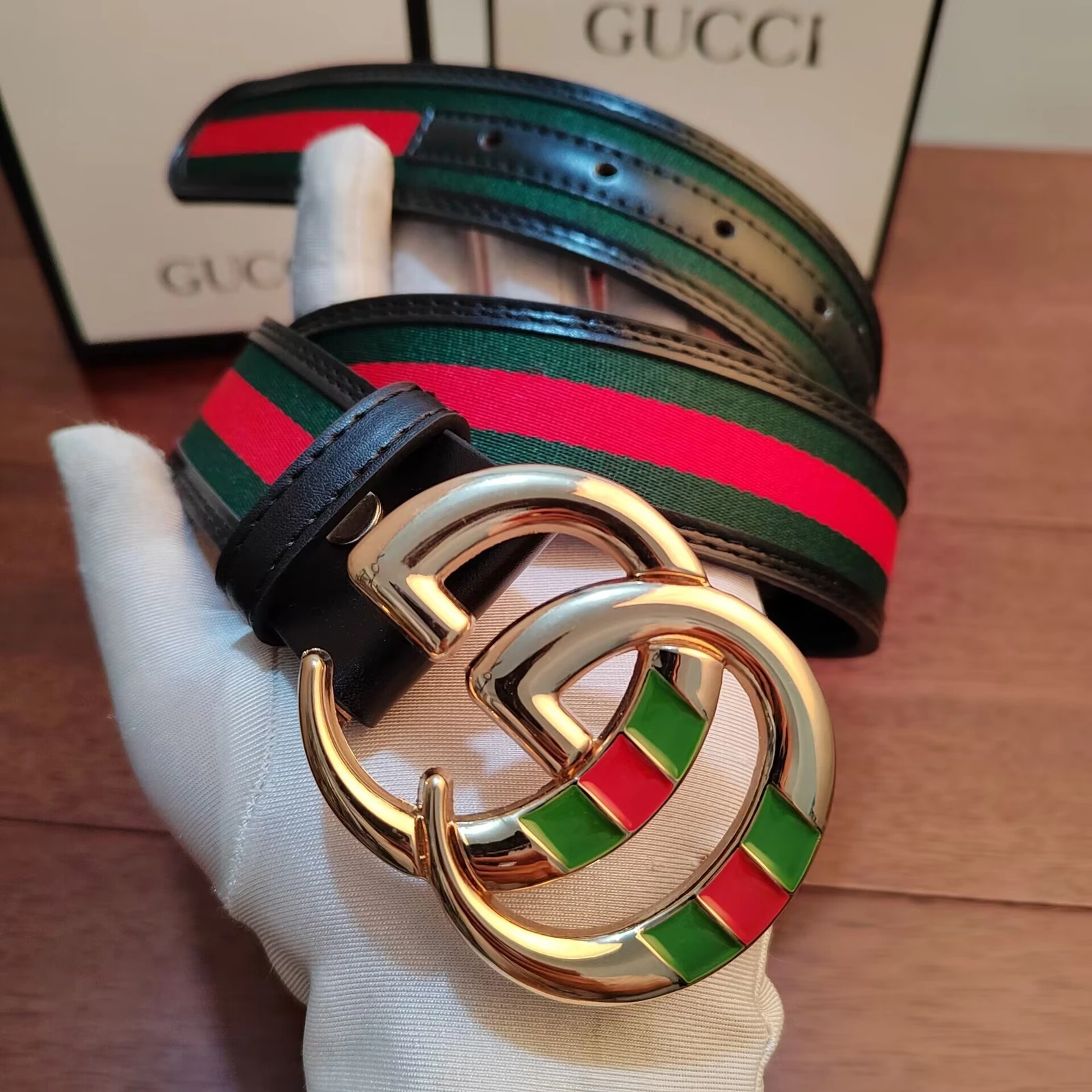 Cinturón Gucci de cinta a rayas con hebilla GG · CKS