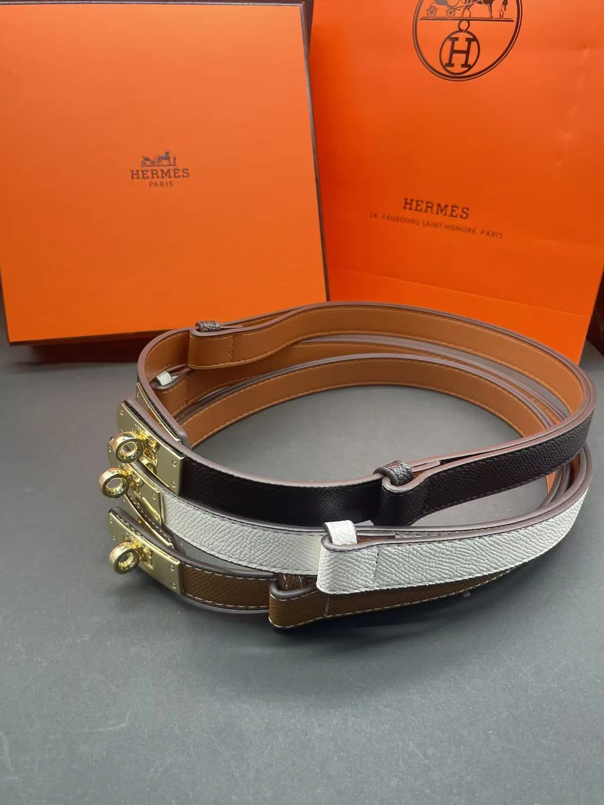Cinturón fino Hermès con cierre giratorio · QW6