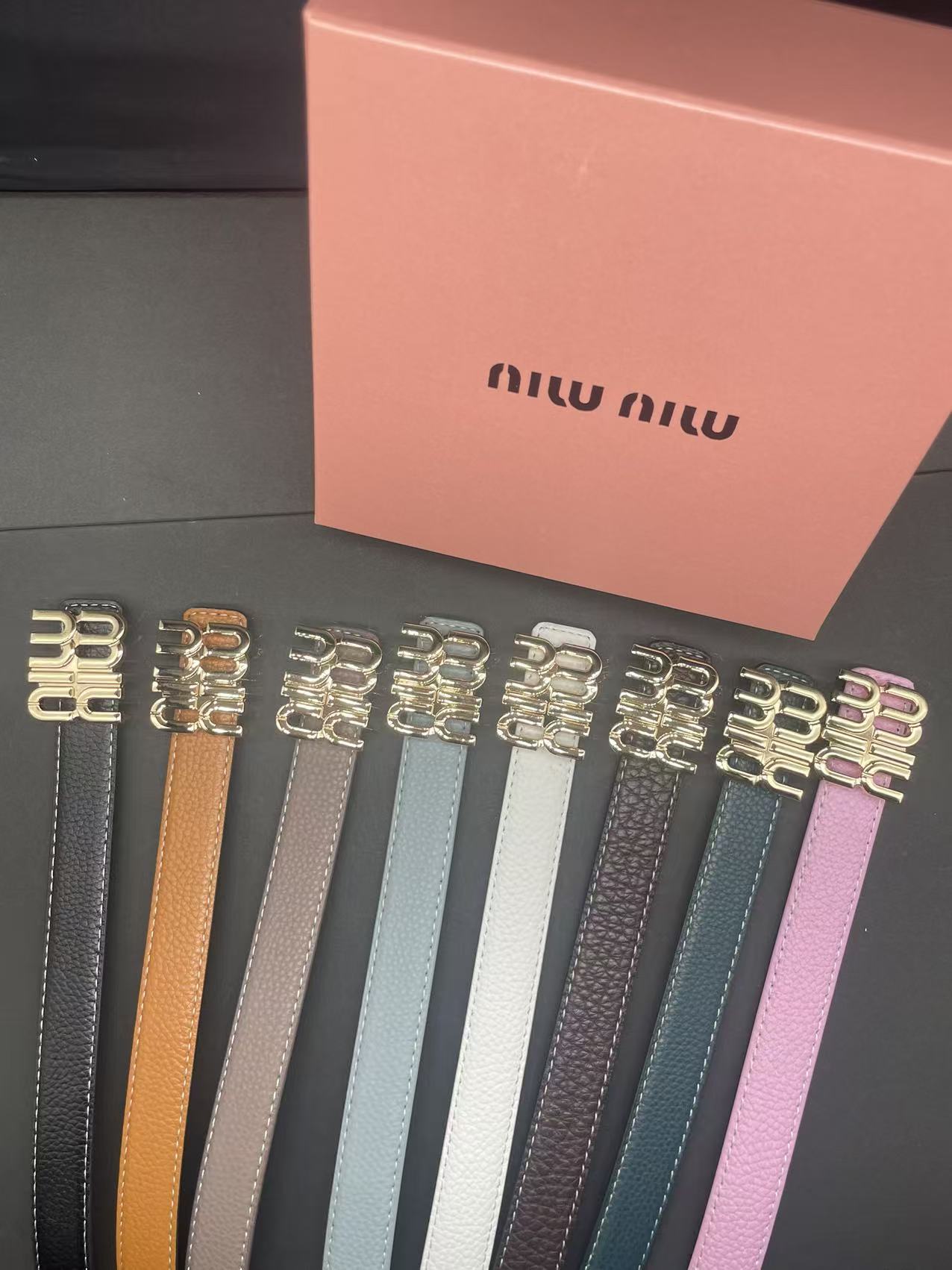 Cinturón Miu Miu con hebilla de logotipo apilado · QW6