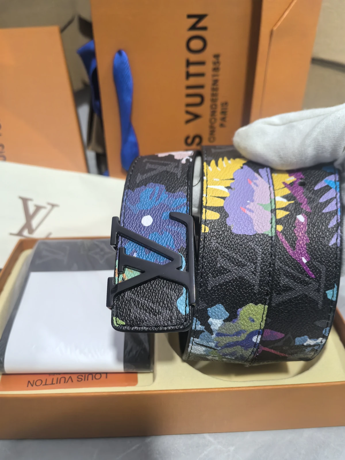 Louis Vuitton large floral-graphic belt & wallet set · QW6