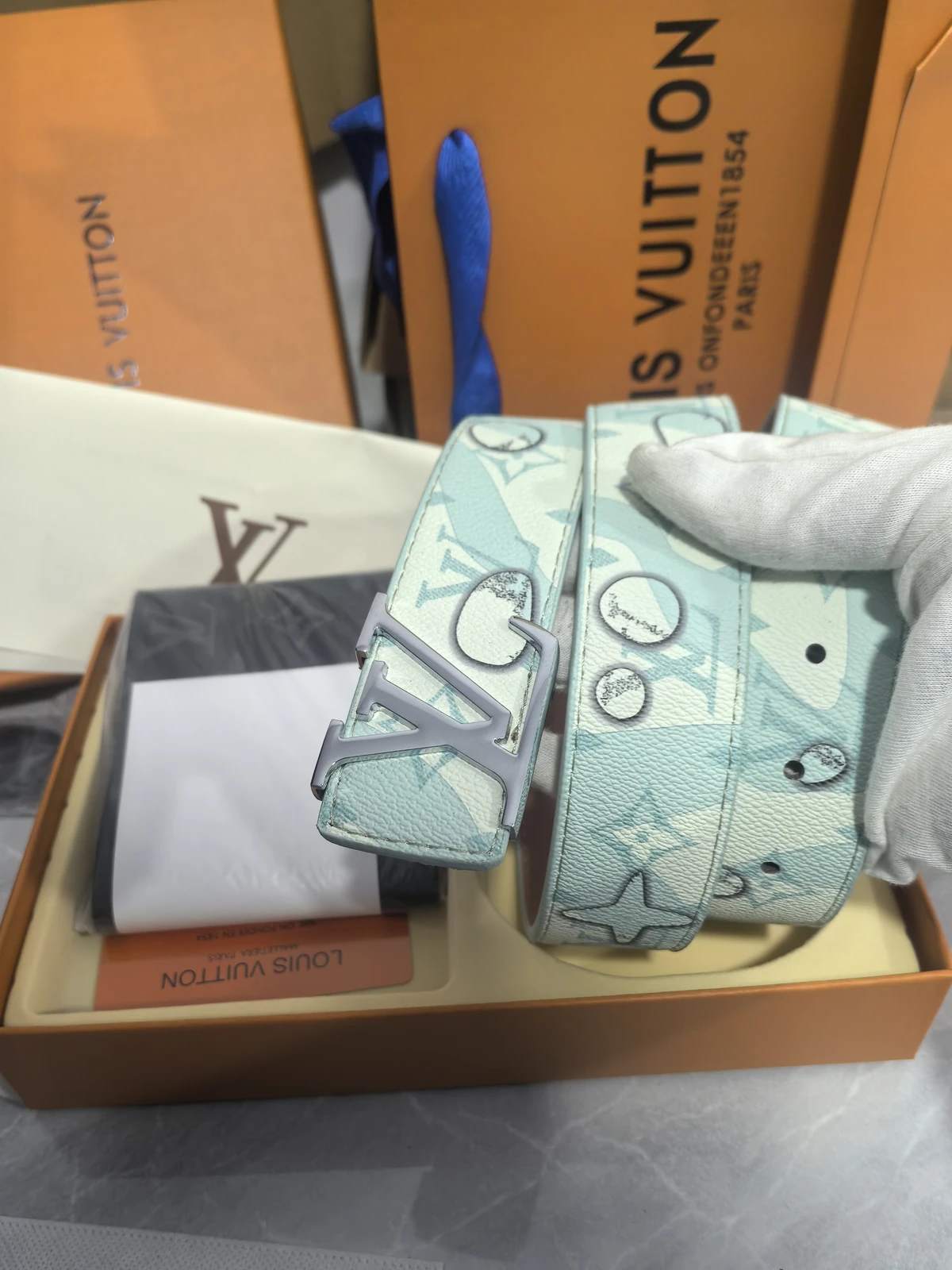 Louis Vuitton bubble-graphic belt & wallet set · QW6