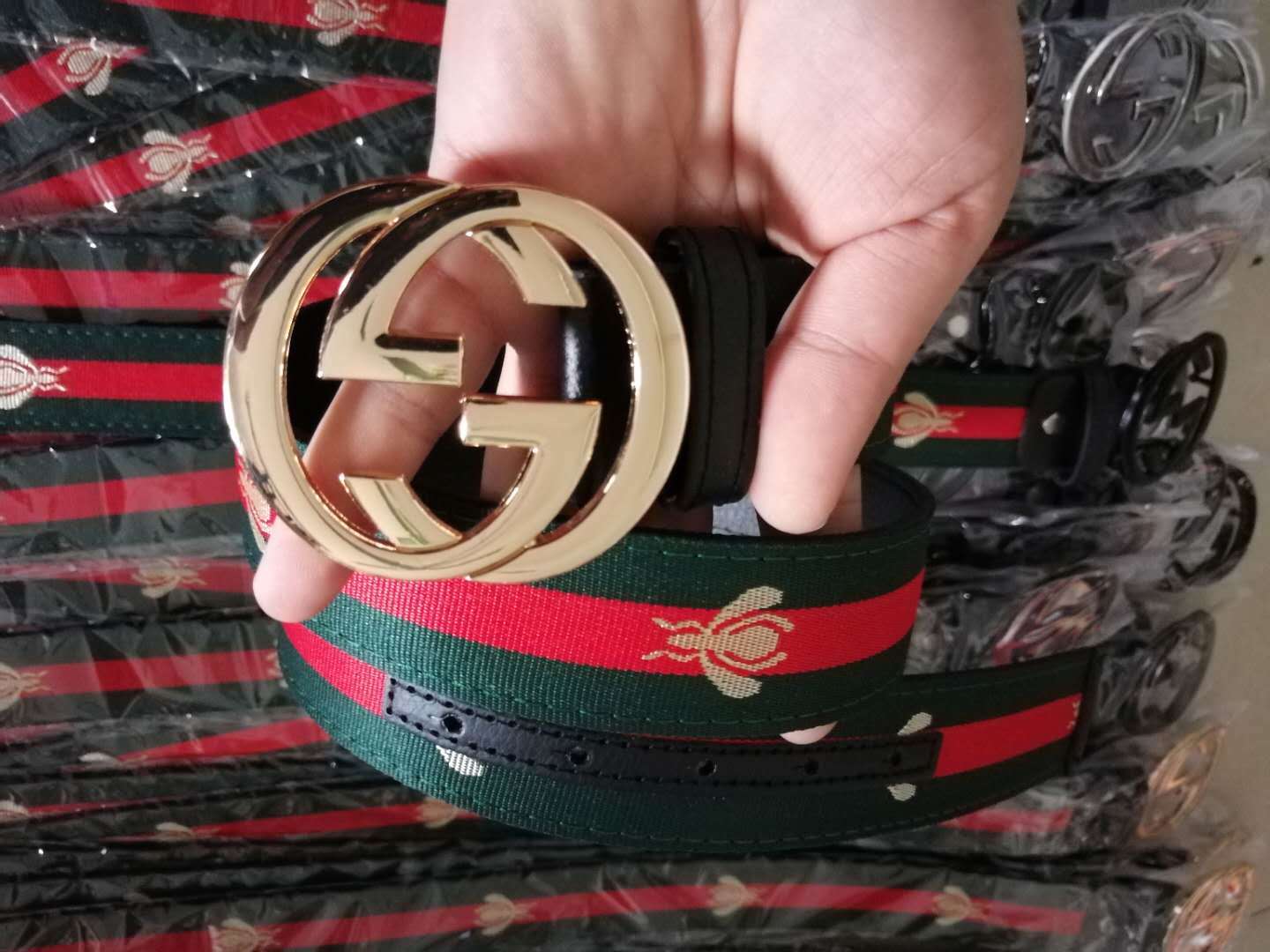 Cinturón Gucci de jacquard de abejas con hebilla GG redonda · CKS