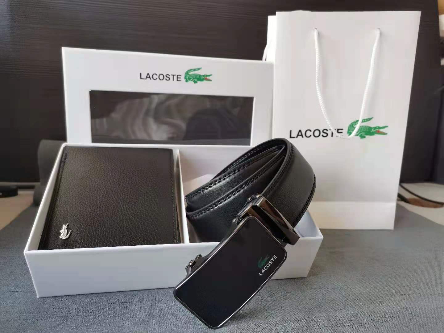Cinturón Lacoste con hebilla de placa · CKS