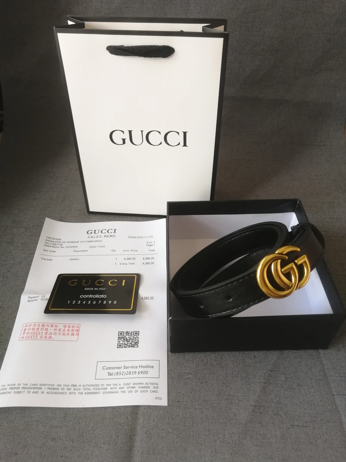 Cinturón Gucci con hebilla GG redondeada y pespuntes · CKS