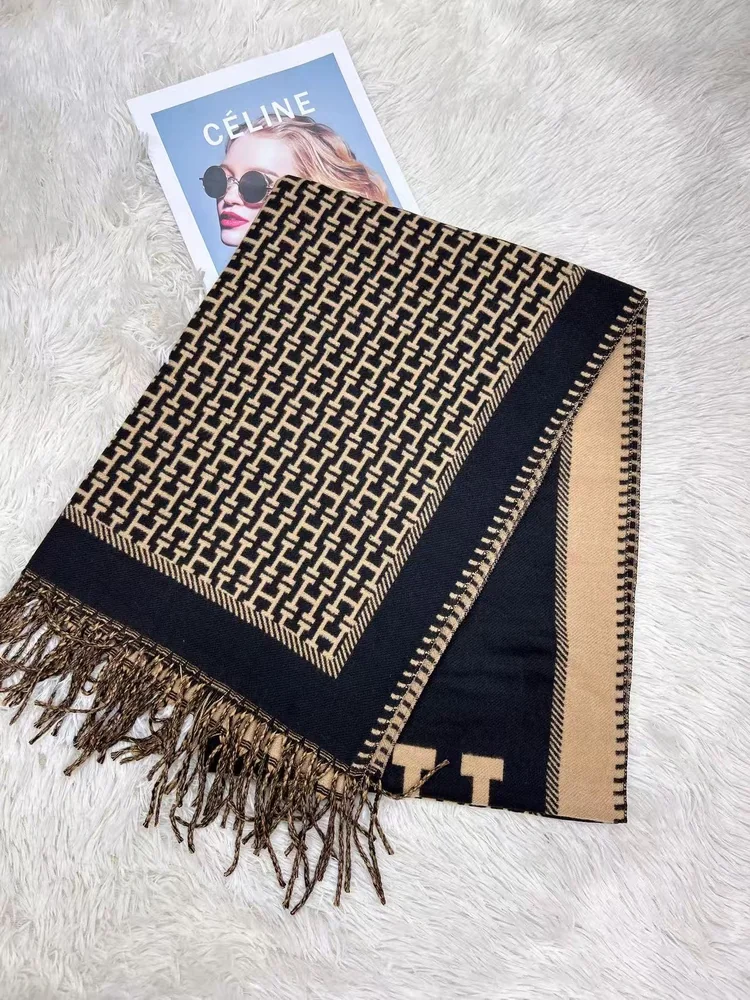Fendi bufanda con motivo FF y flecos · 35 · QW8